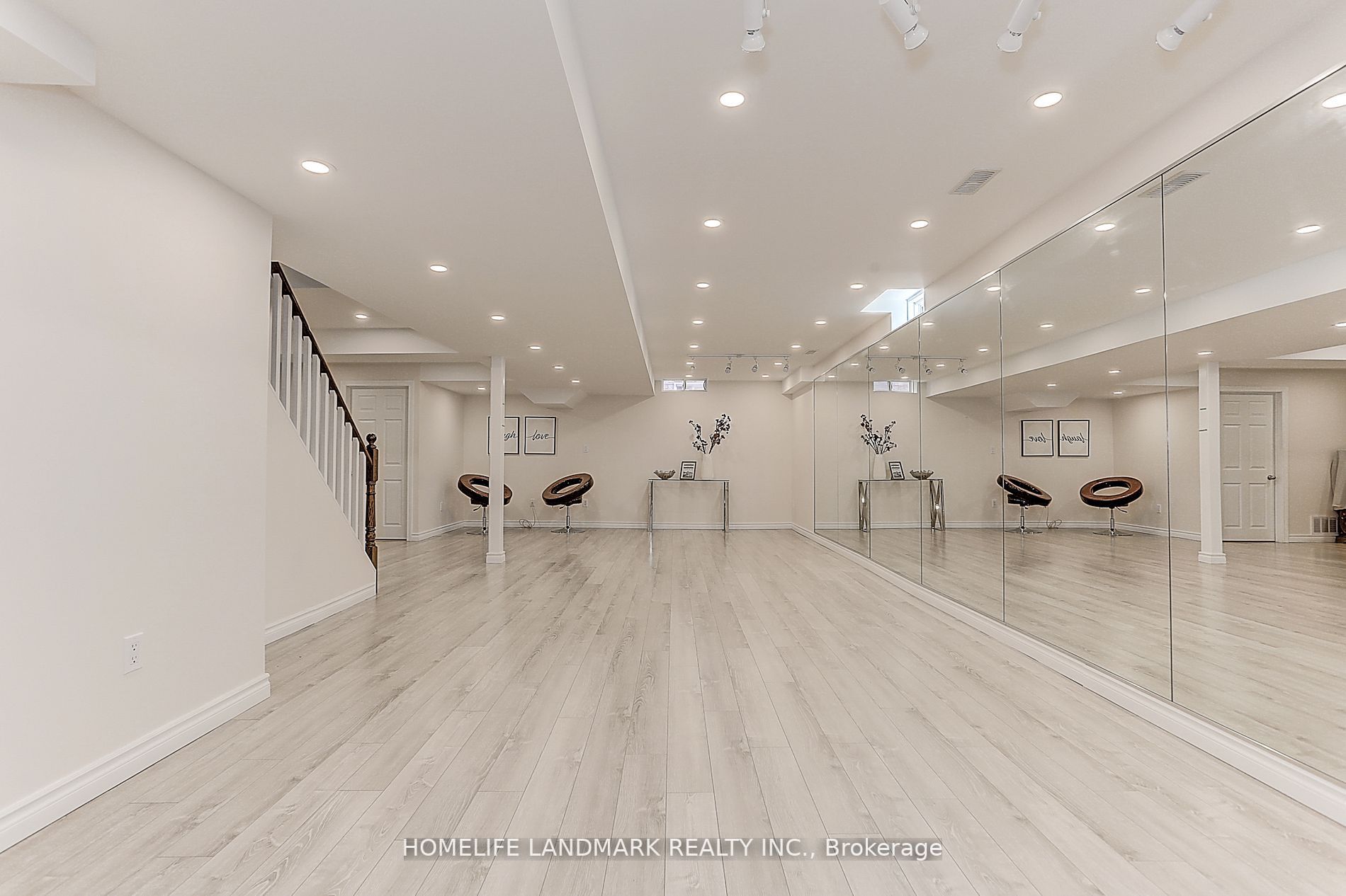 60 Lampton Cres