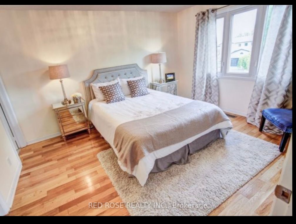 12 Houseman Cres