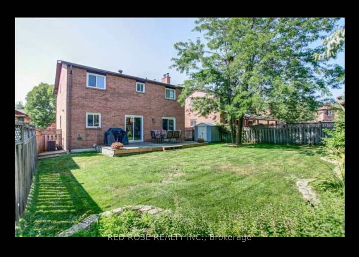 12 Houseman Cres