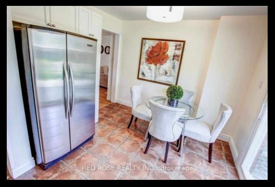 12 Houseman Cres
