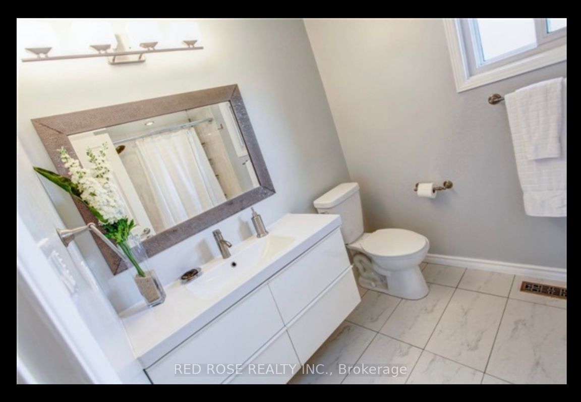 12 Houseman Cres