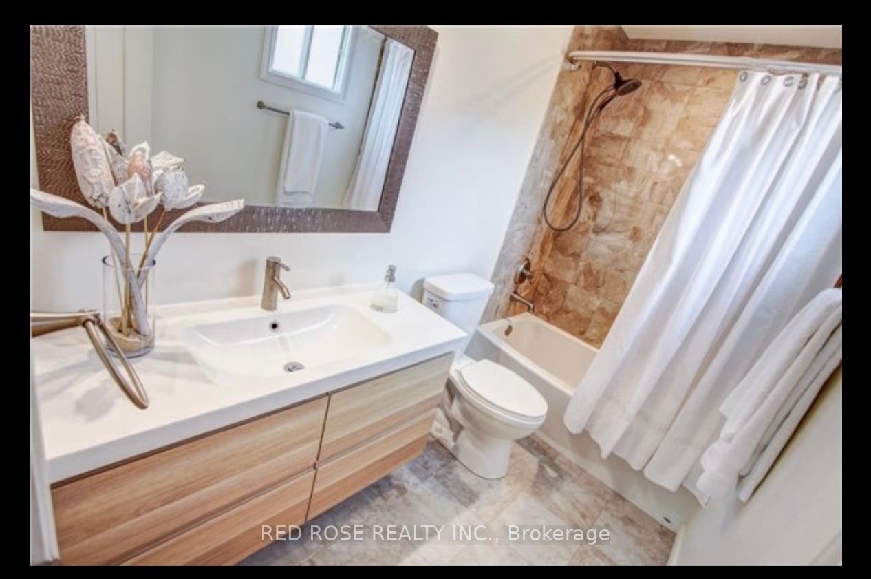12 Houseman Cres