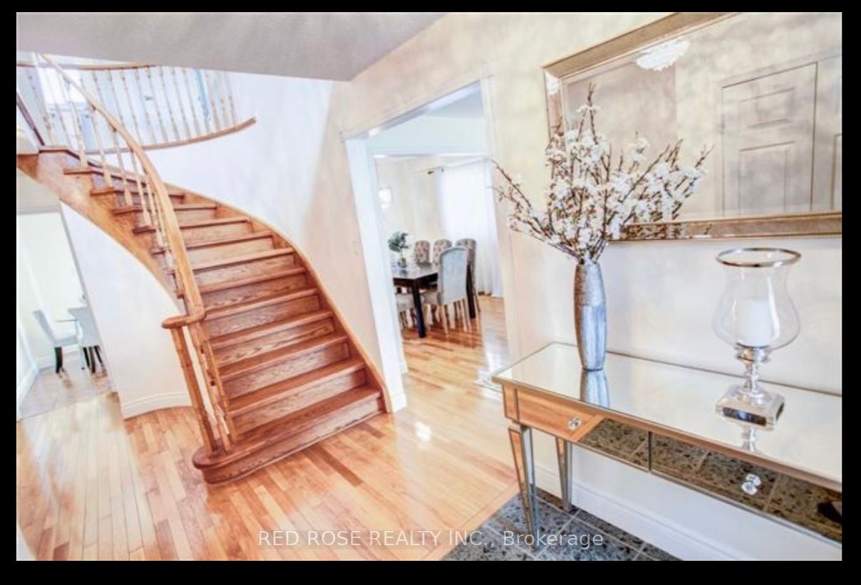 12 Houseman Cres