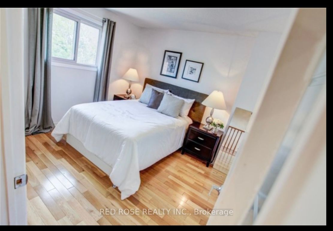 12 Houseman Cres