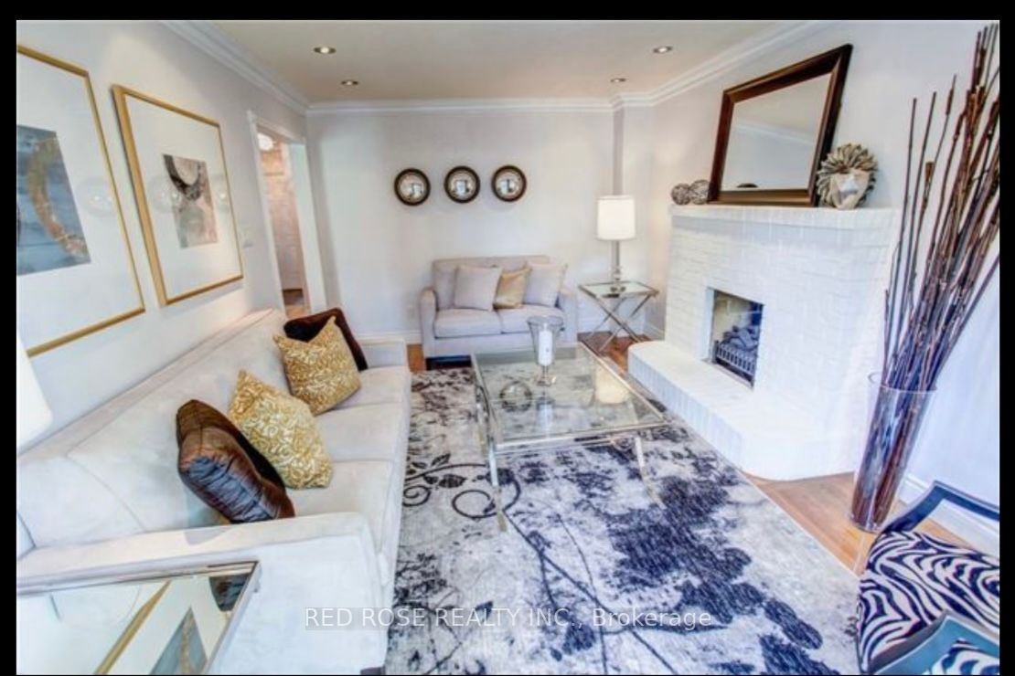 12 Houseman Cres