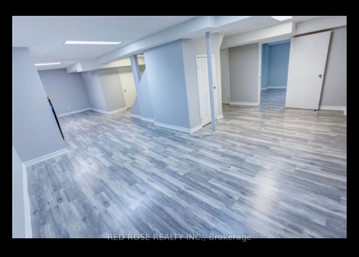 12 Houseman Cres