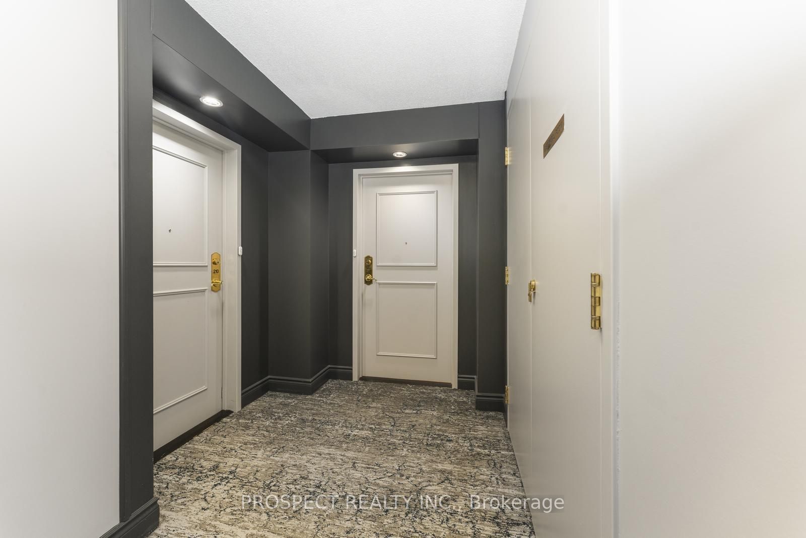 2500 Rutherford Rd N, #211