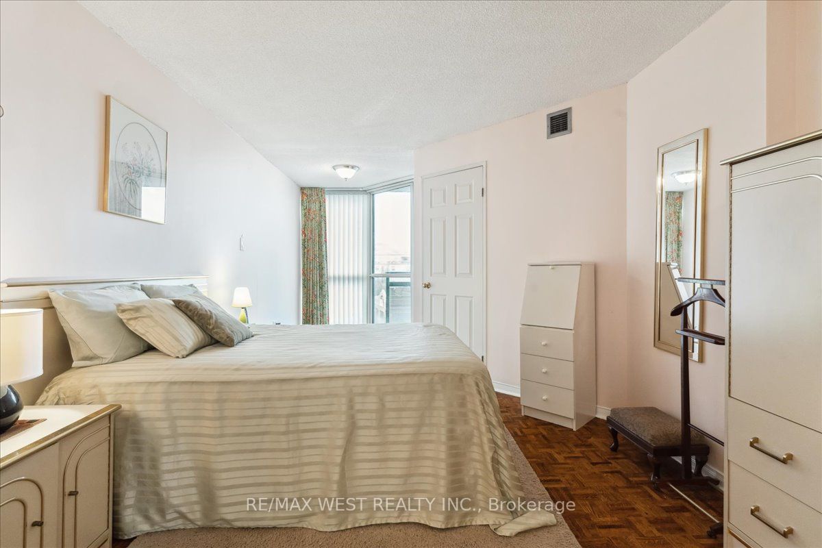 100 Arbors Lane, #207