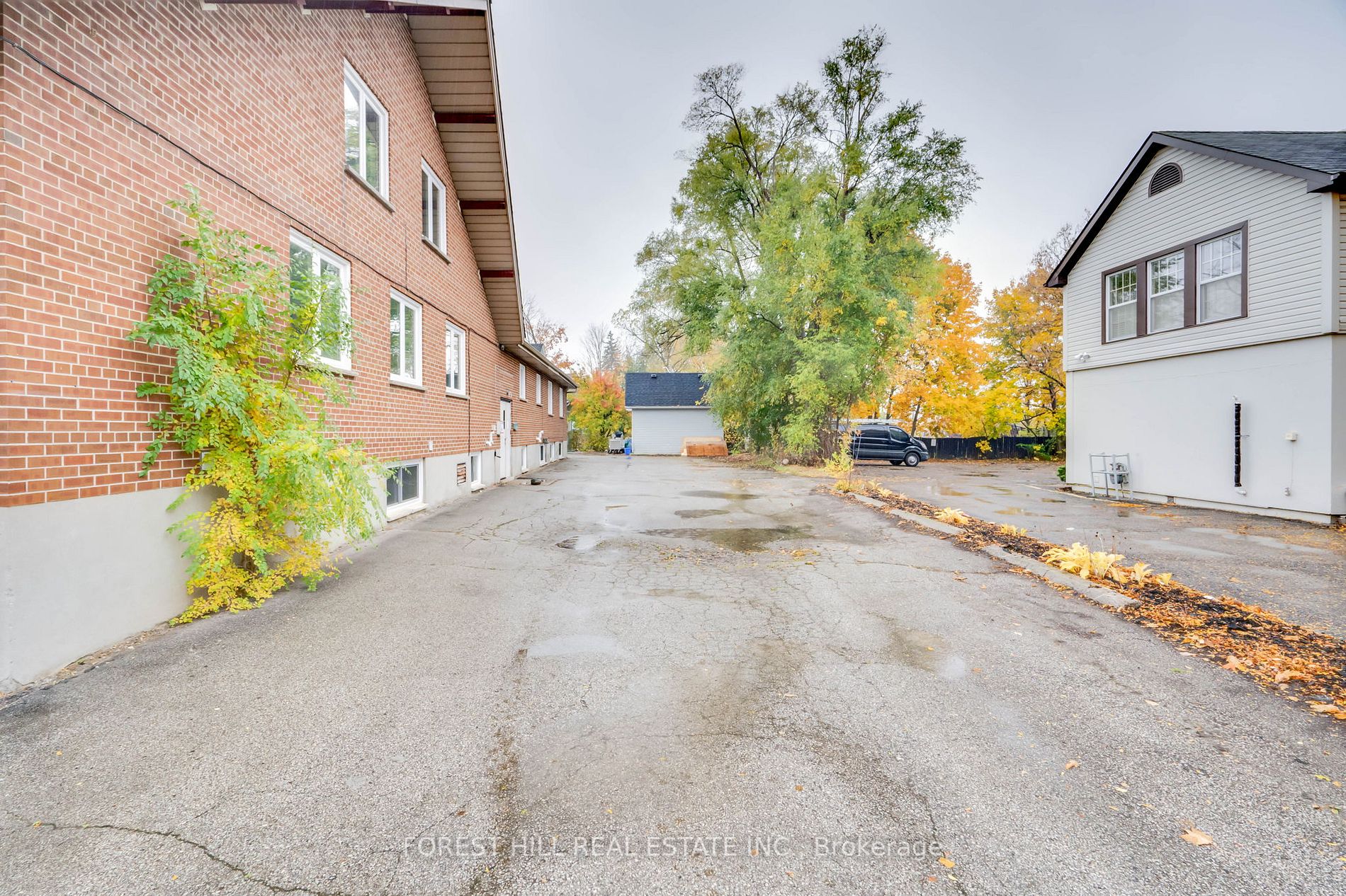 33 Wellington St E