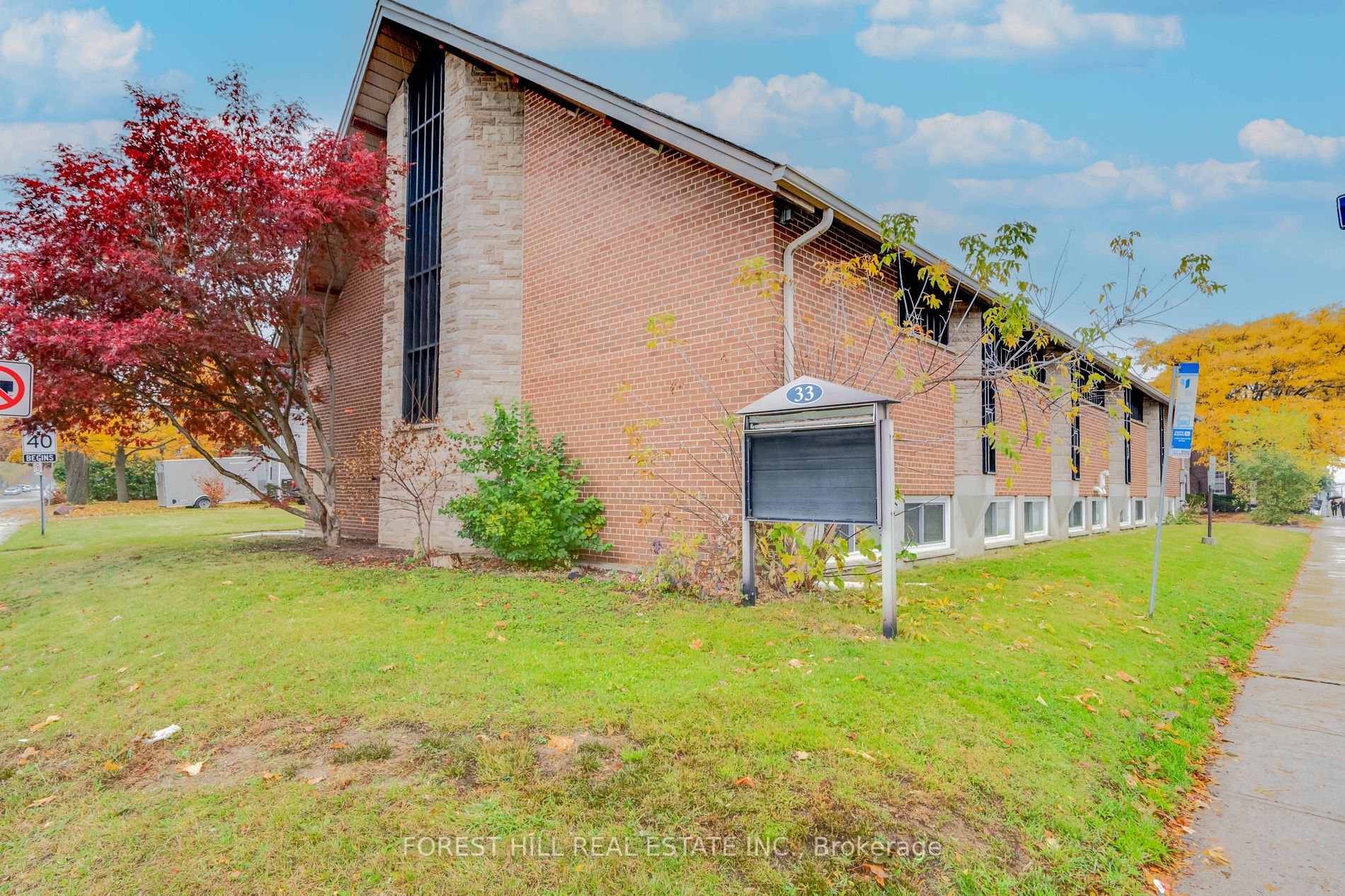 33 Wellington St E