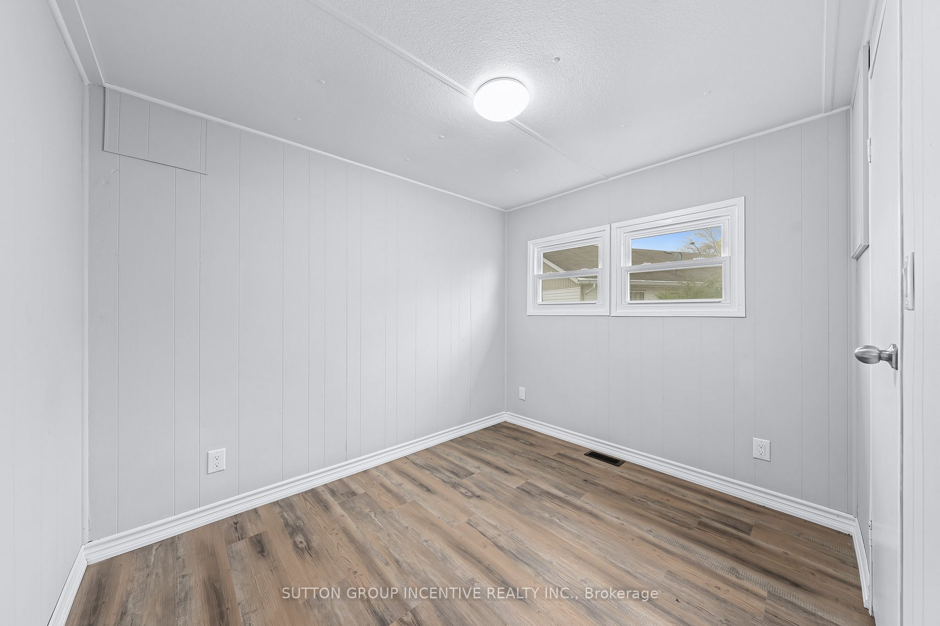 20 Weeping Willow Dr