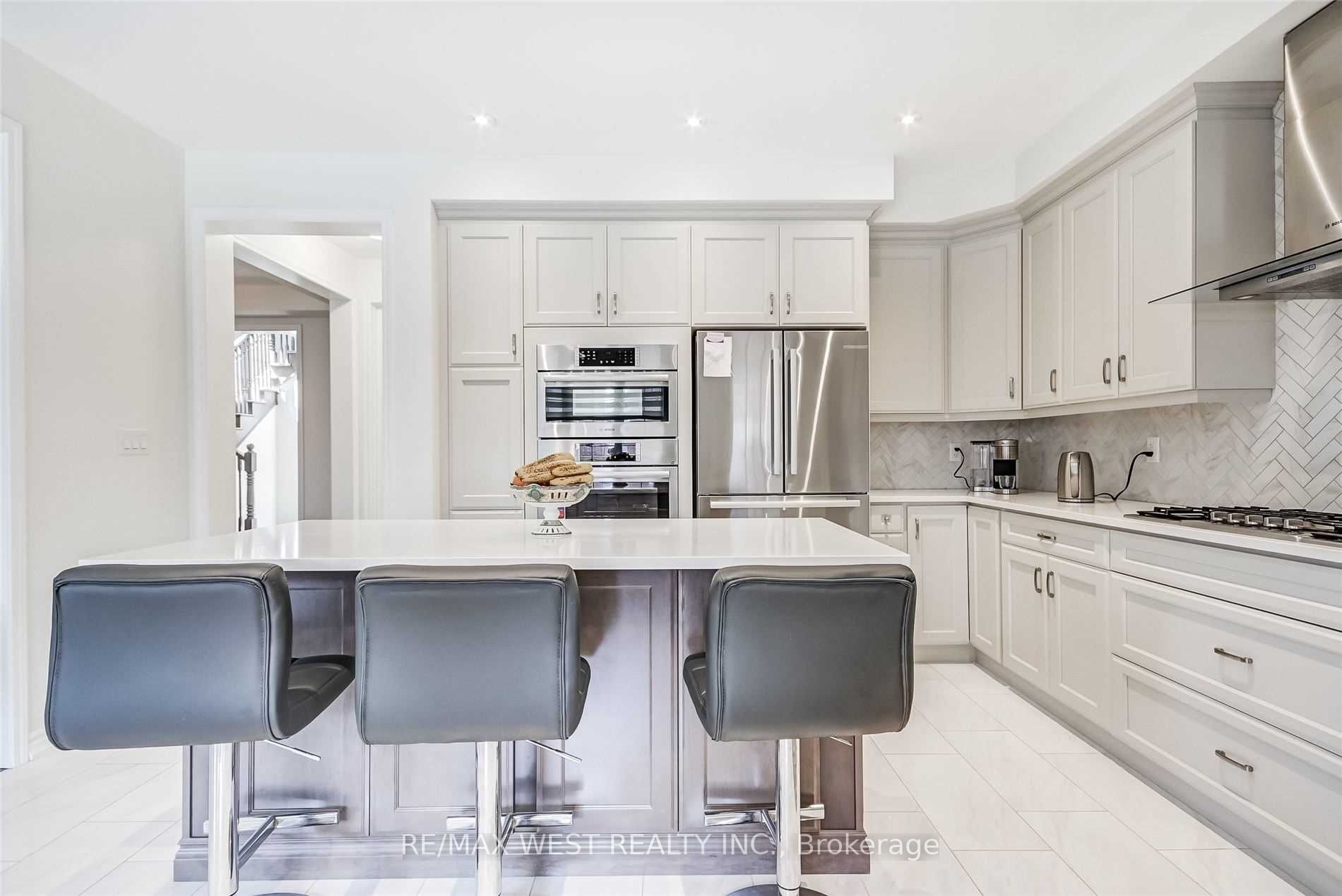 37 Chorus Cres