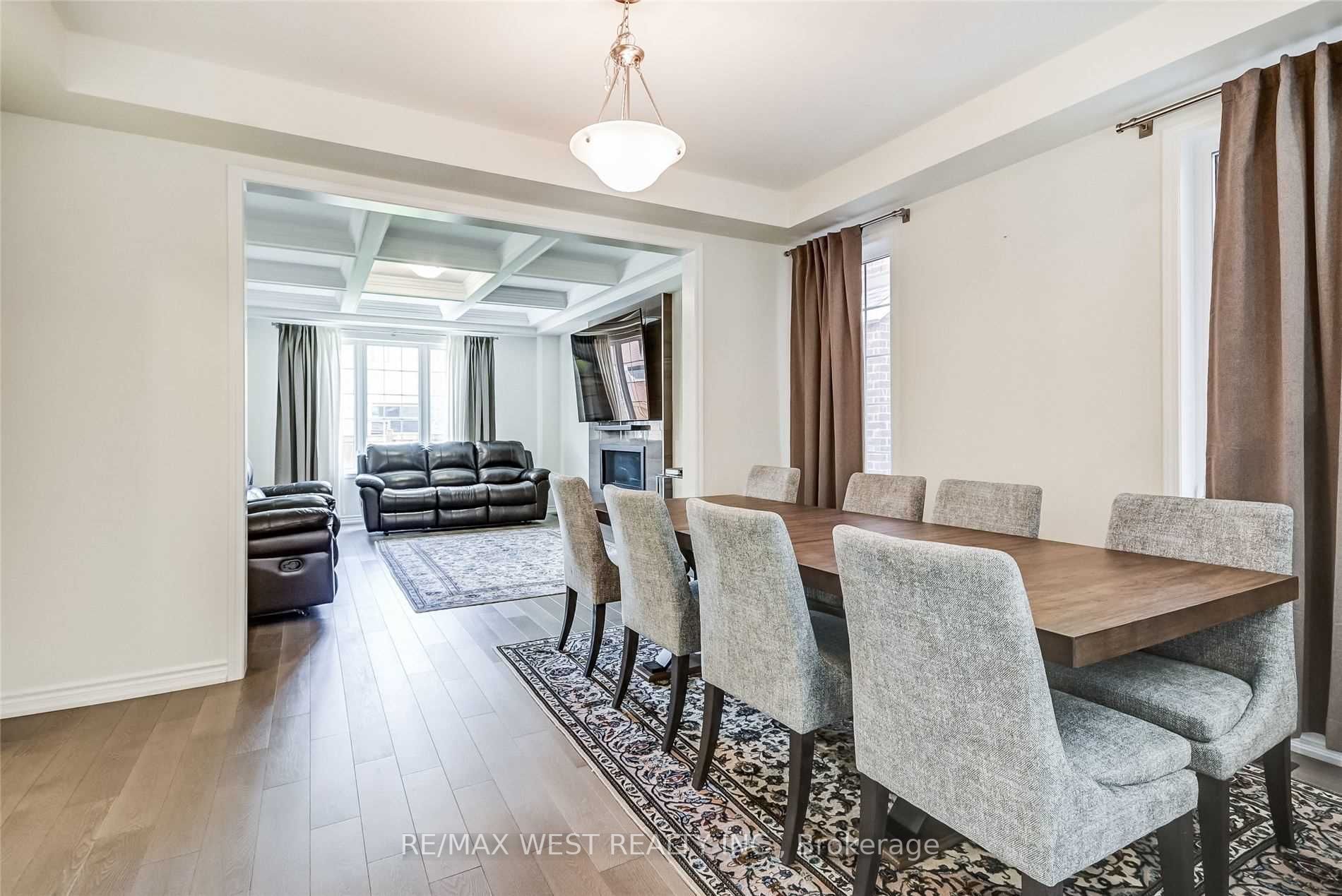 37 Chorus Cres