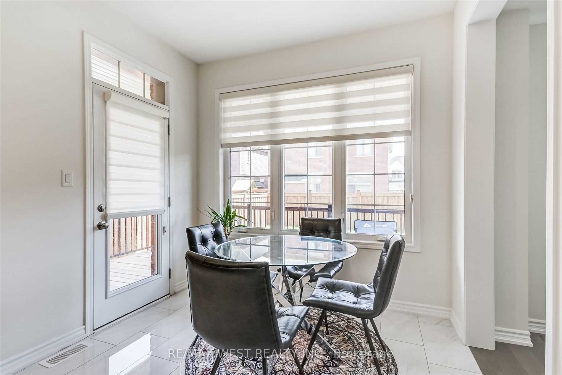 37 Chorus Cres