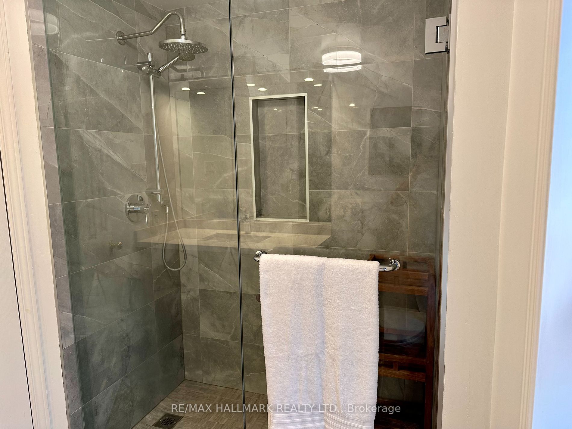 469 Queen St, #Unit B