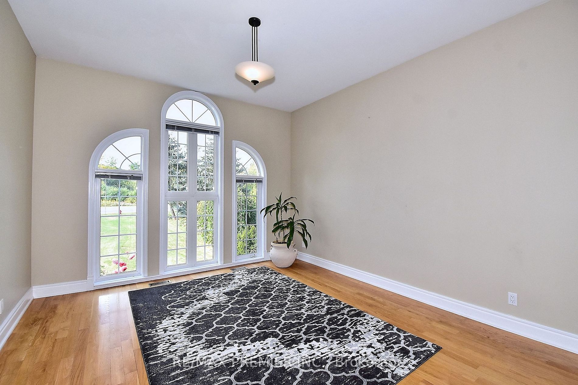 9661 Bathurst St