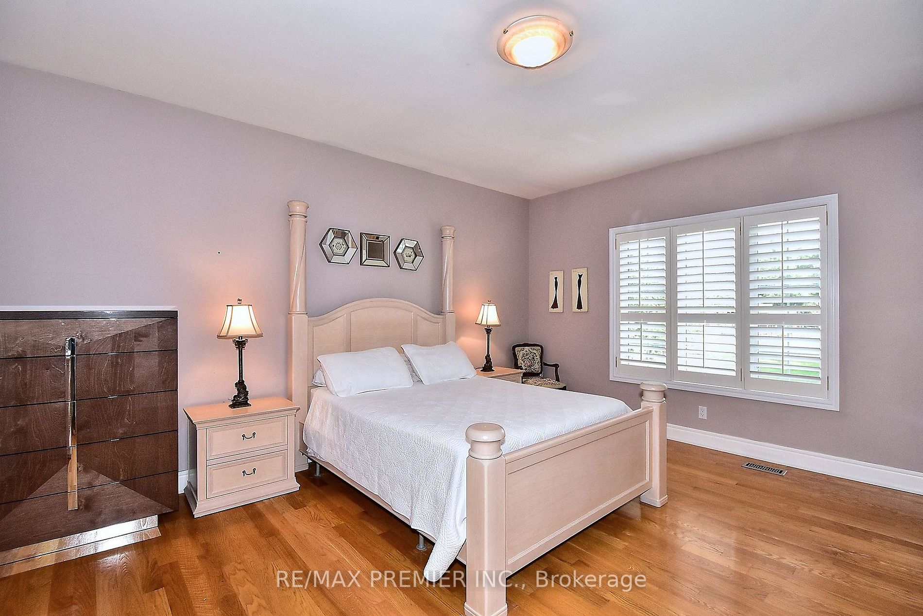 9661 Bathurst St