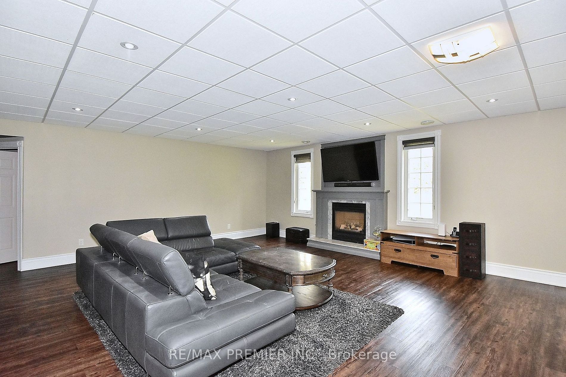 9661 Bathurst St