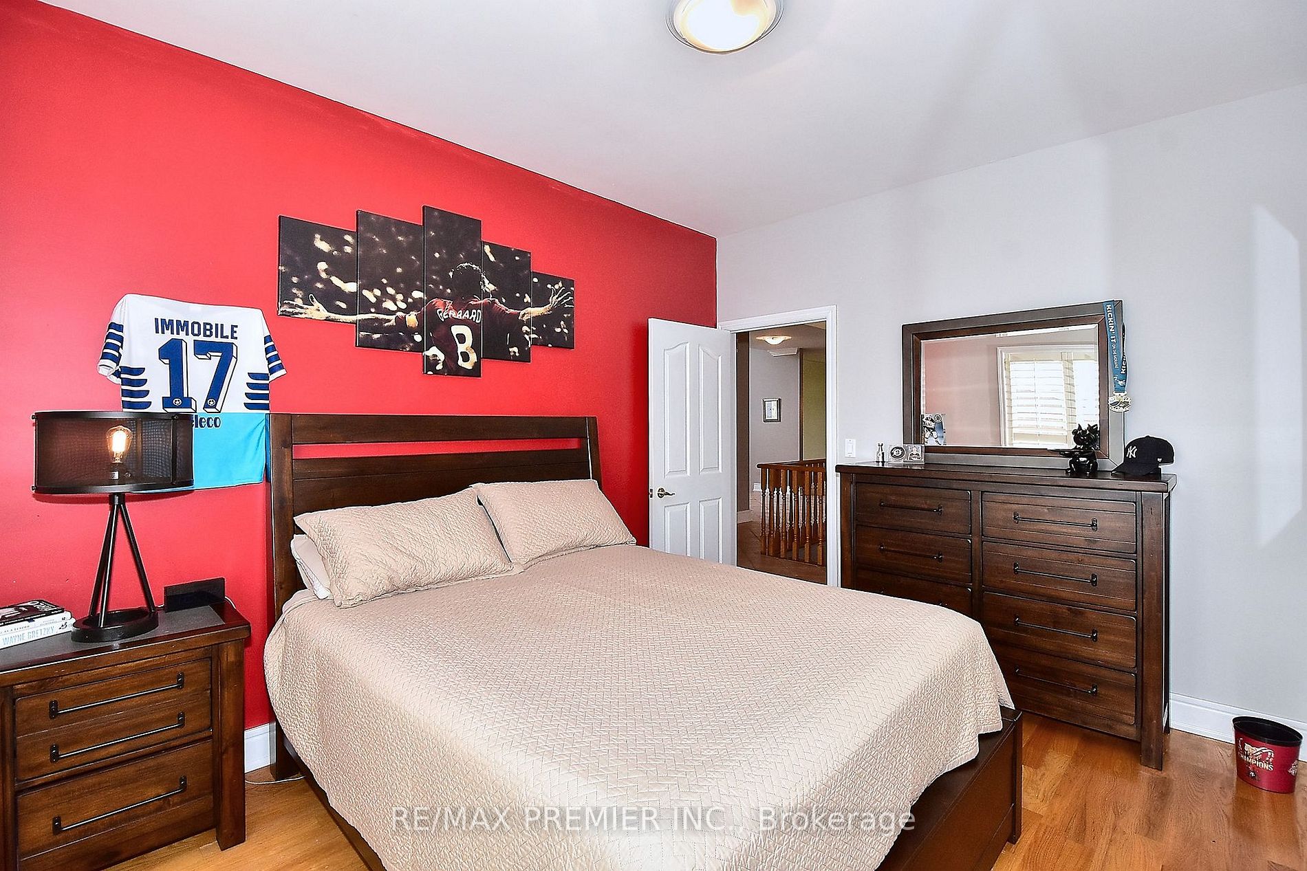 9661 Bathurst St