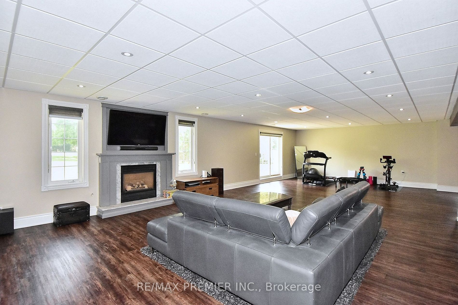 9661 Bathurst St