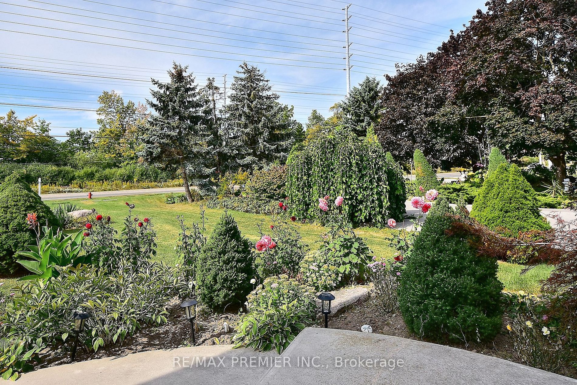 9661 Bathurst St