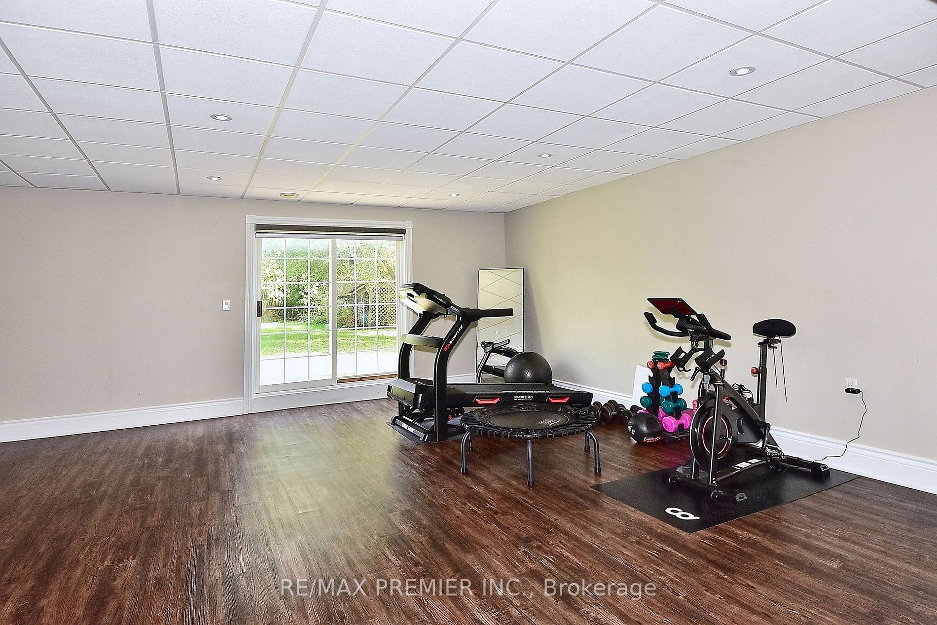 9661 Bathurst St