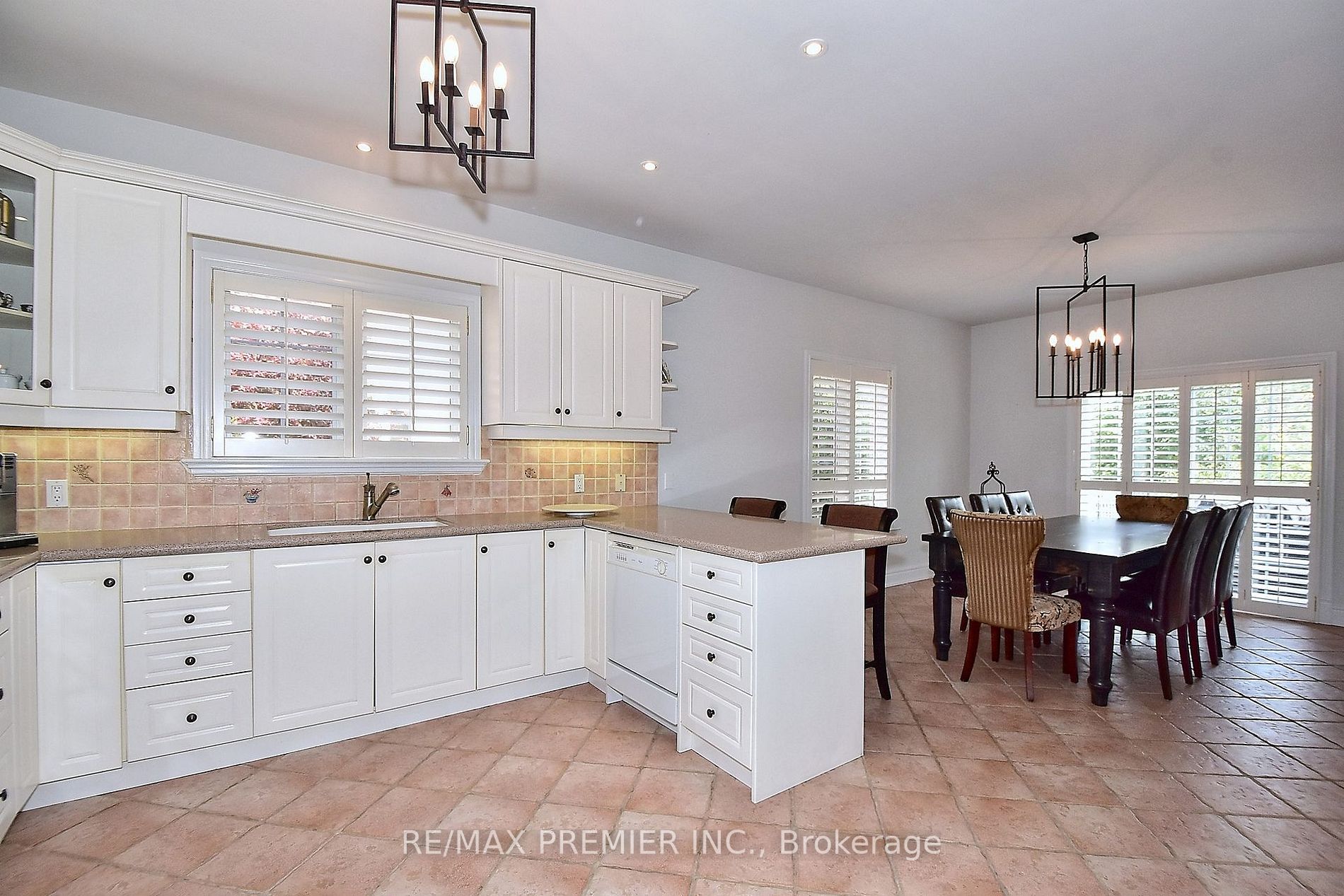 9661 Bathurst St