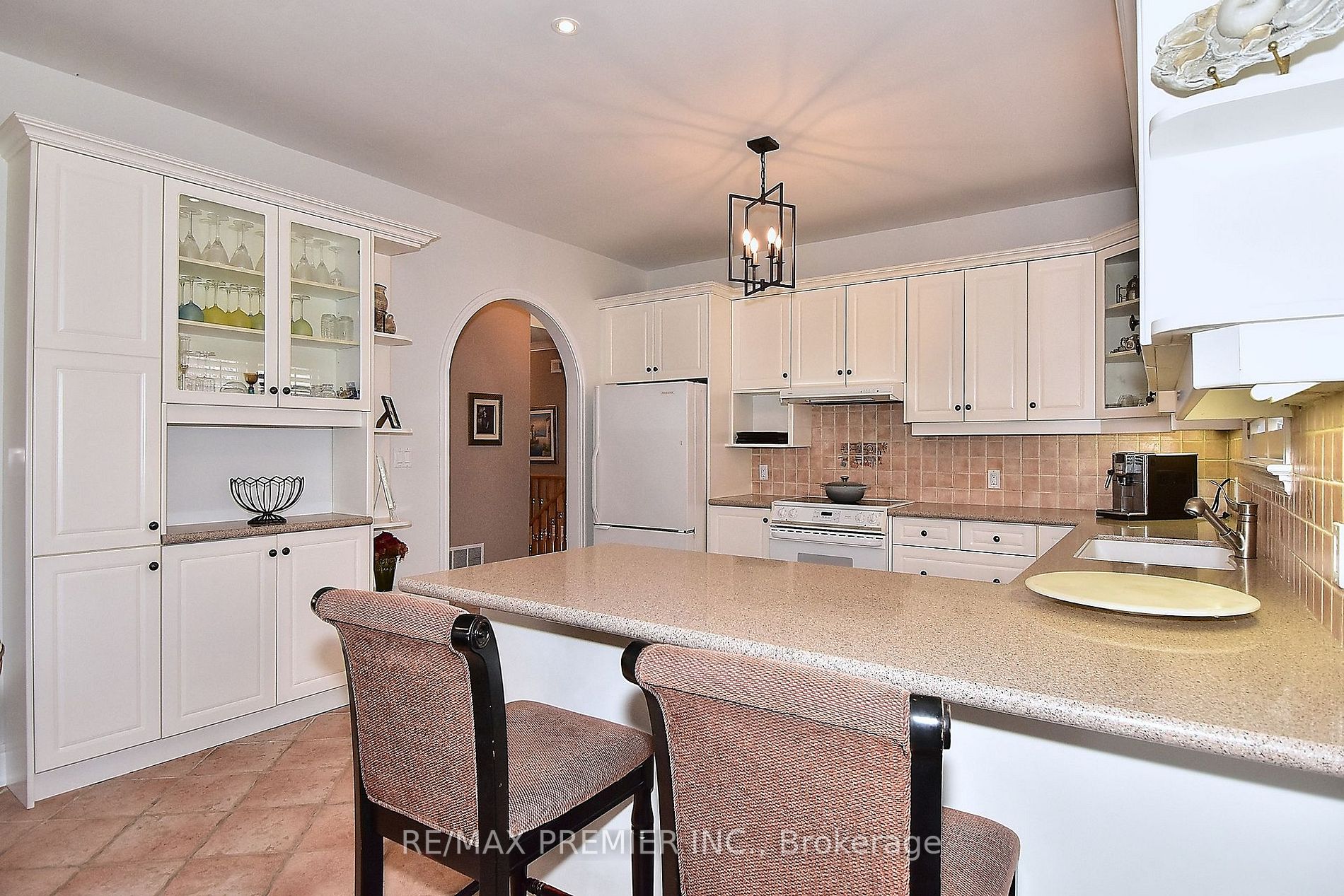 9661 Bathurst St