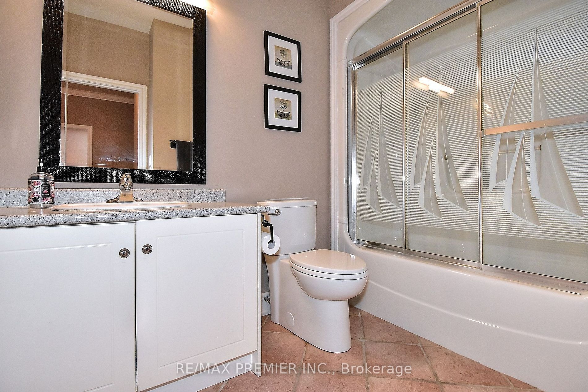 9661 Bathurst St