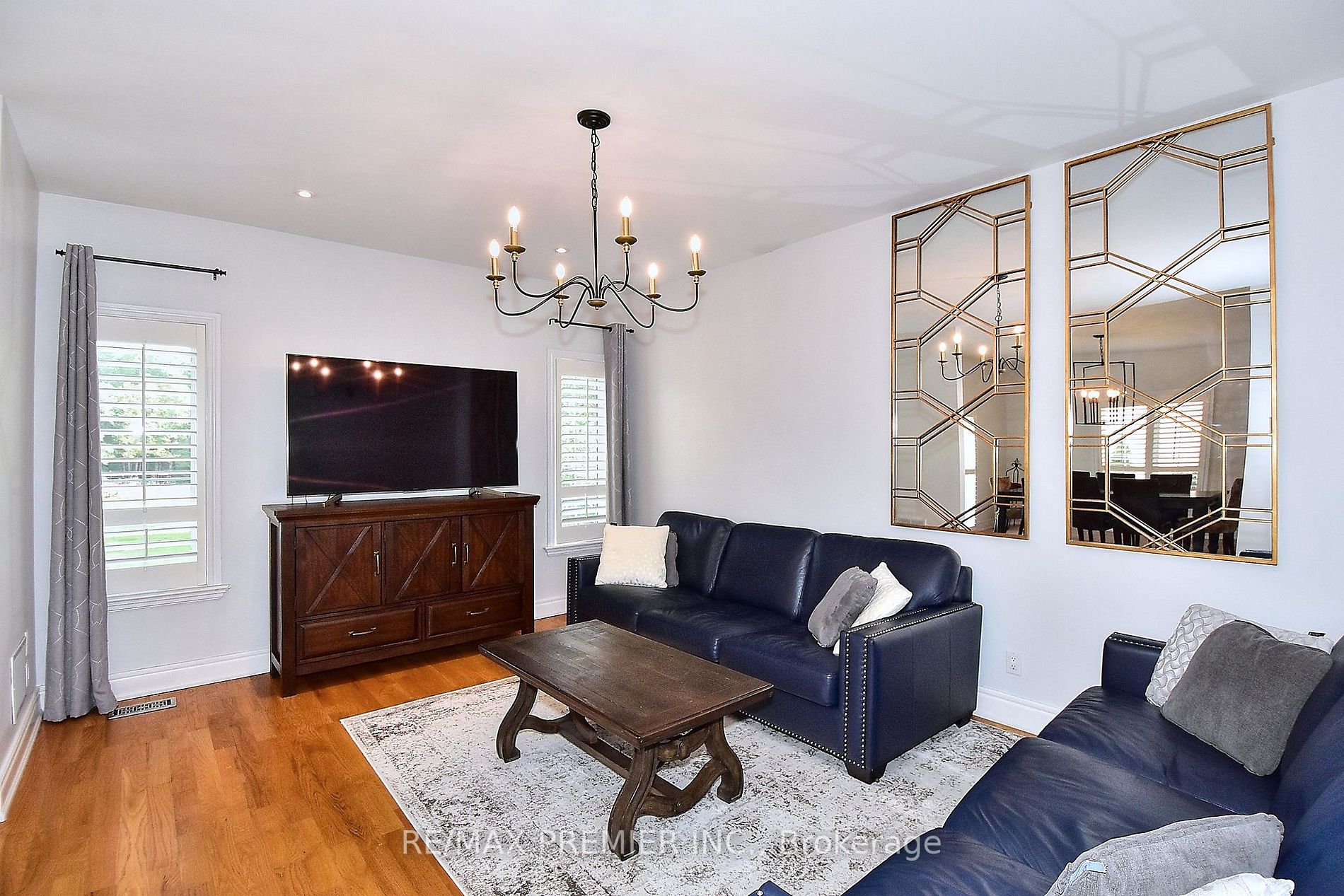 9661 Bathurst St