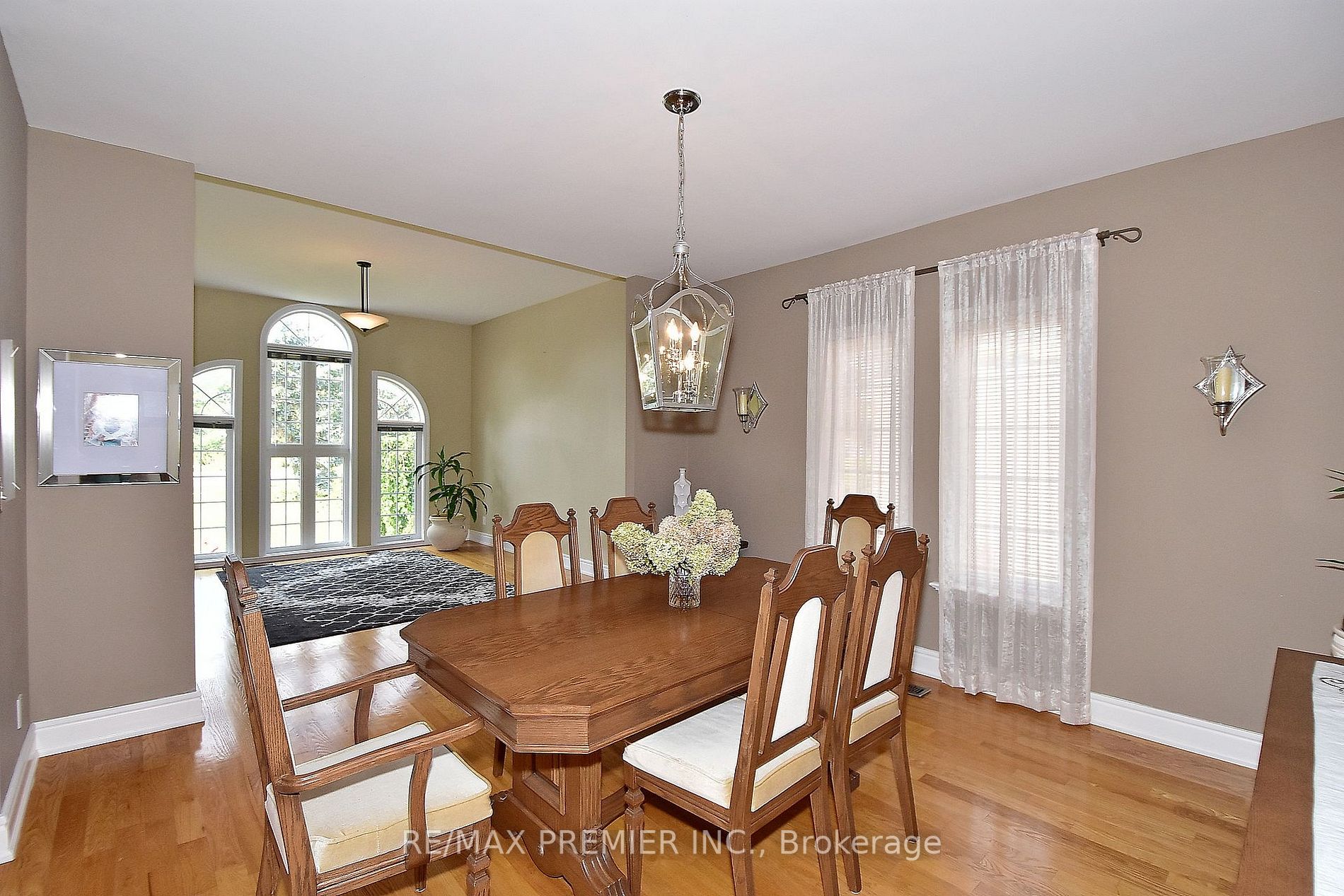 9661 Bathurst St