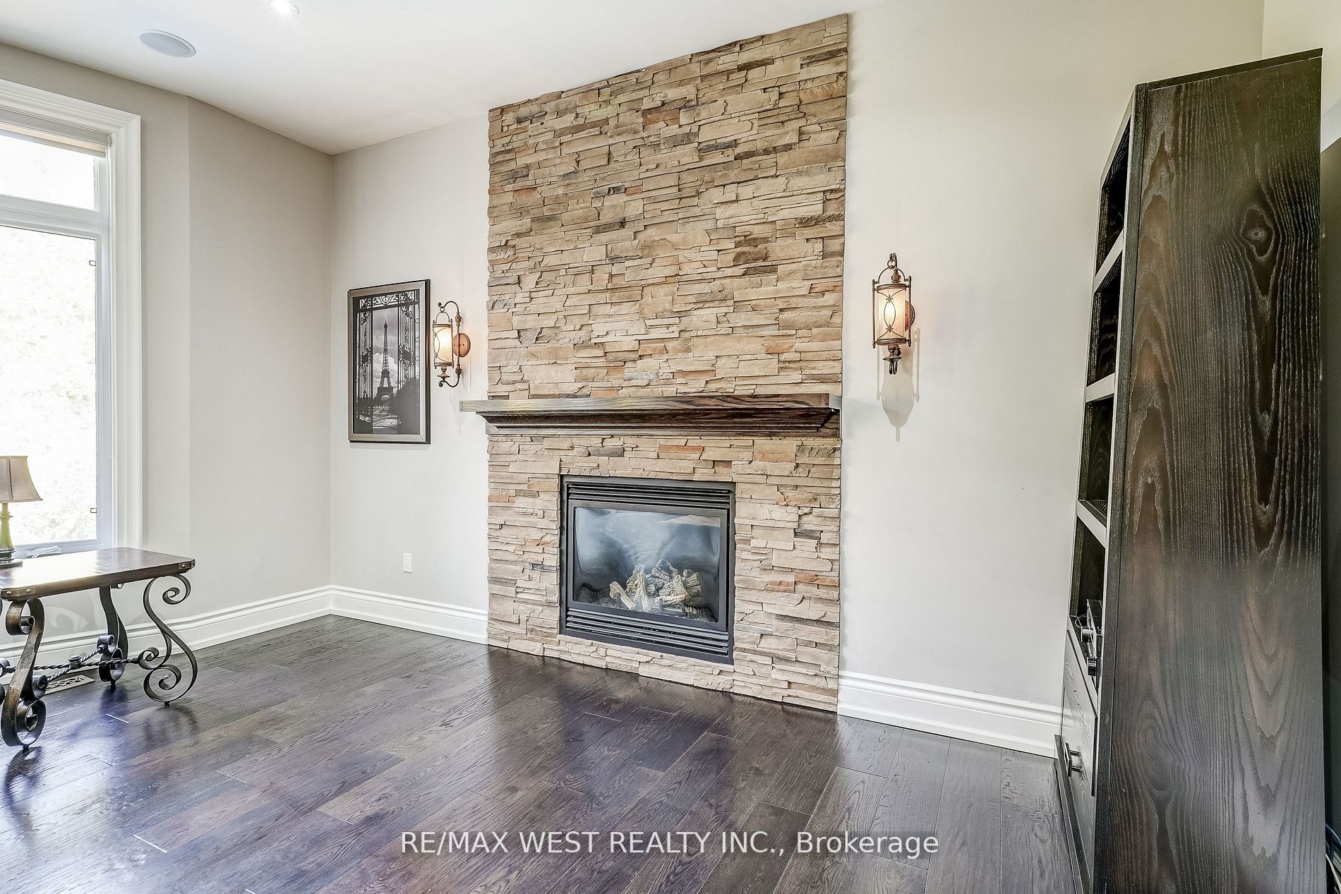 16 Clairewood Crt