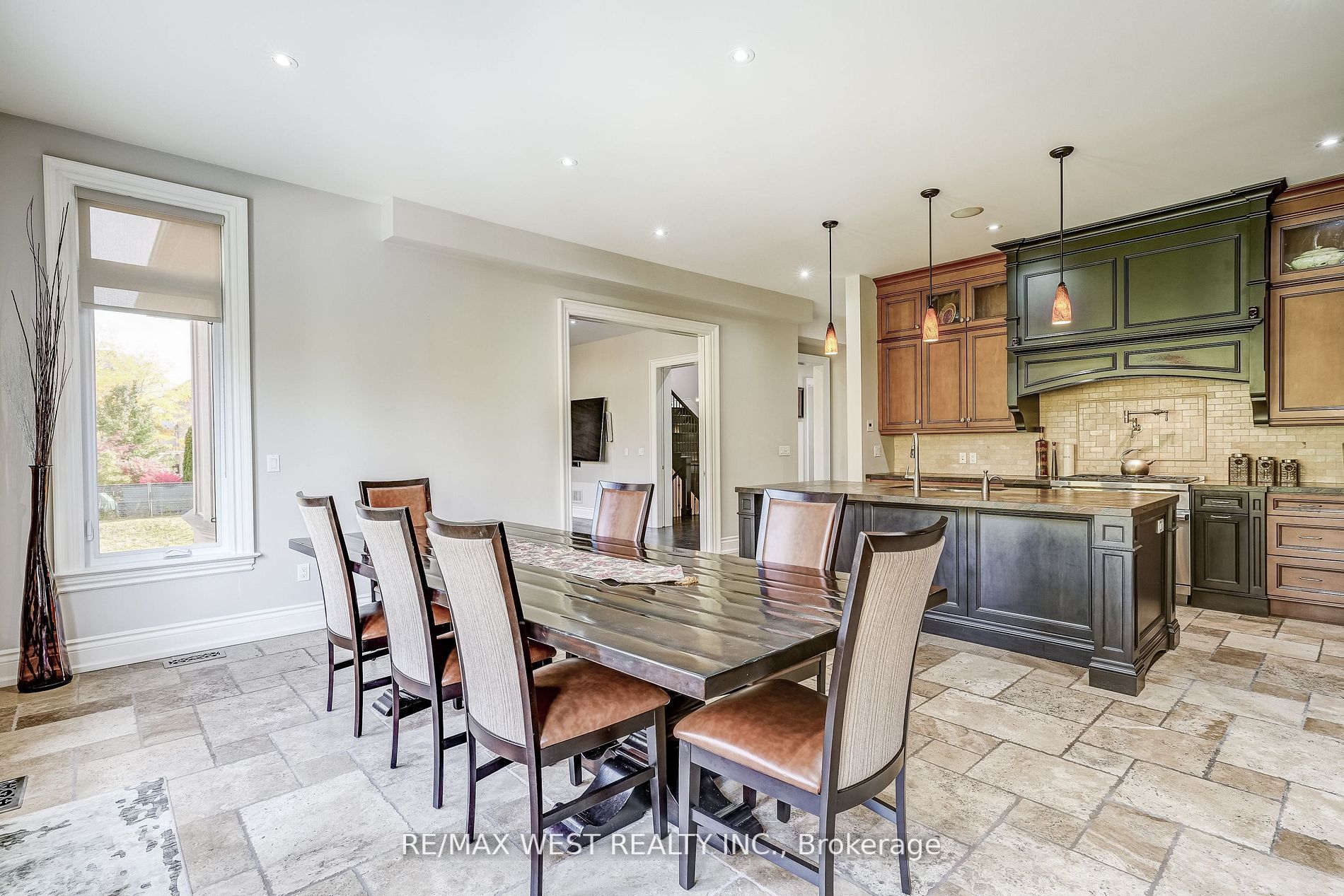 16 Clairewood Crt