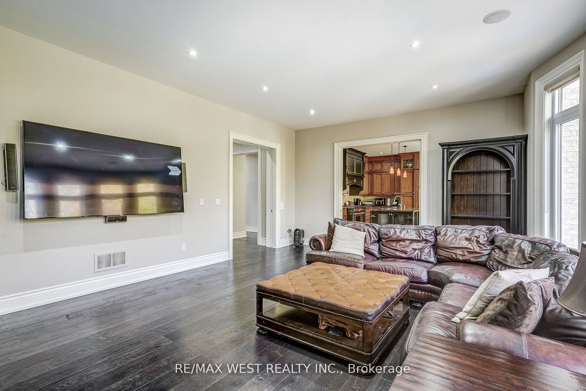 16 Clairewood Crt