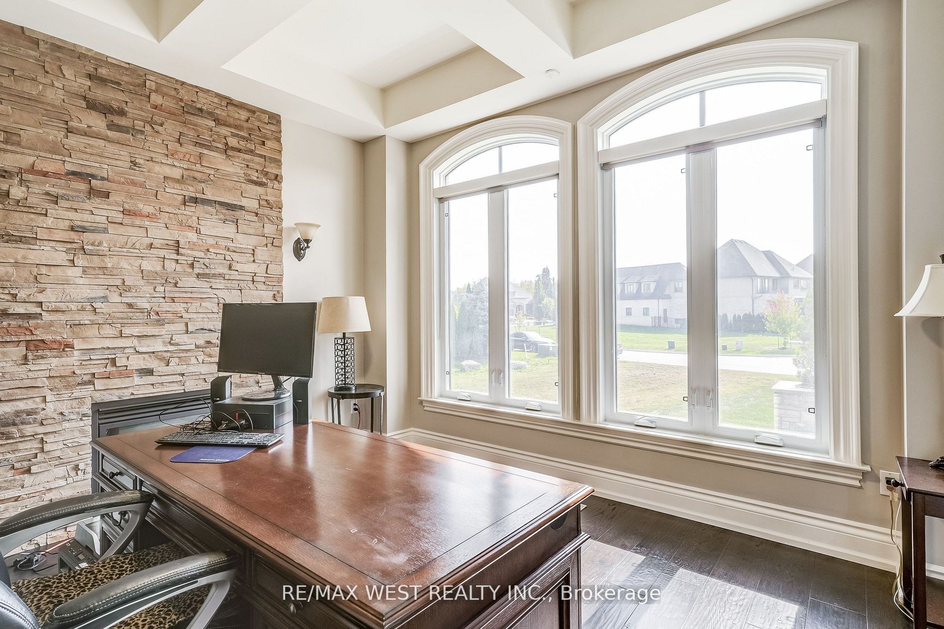 16 Clairewood Crt