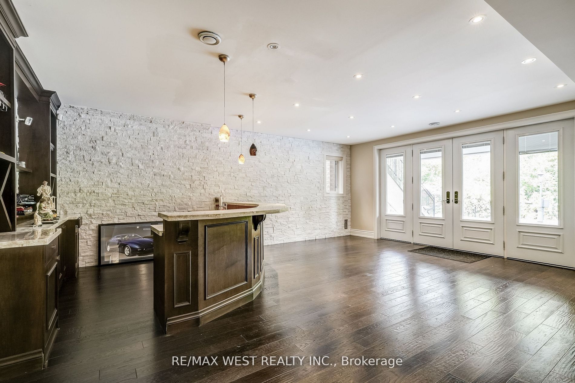 16 Clairewood Crt