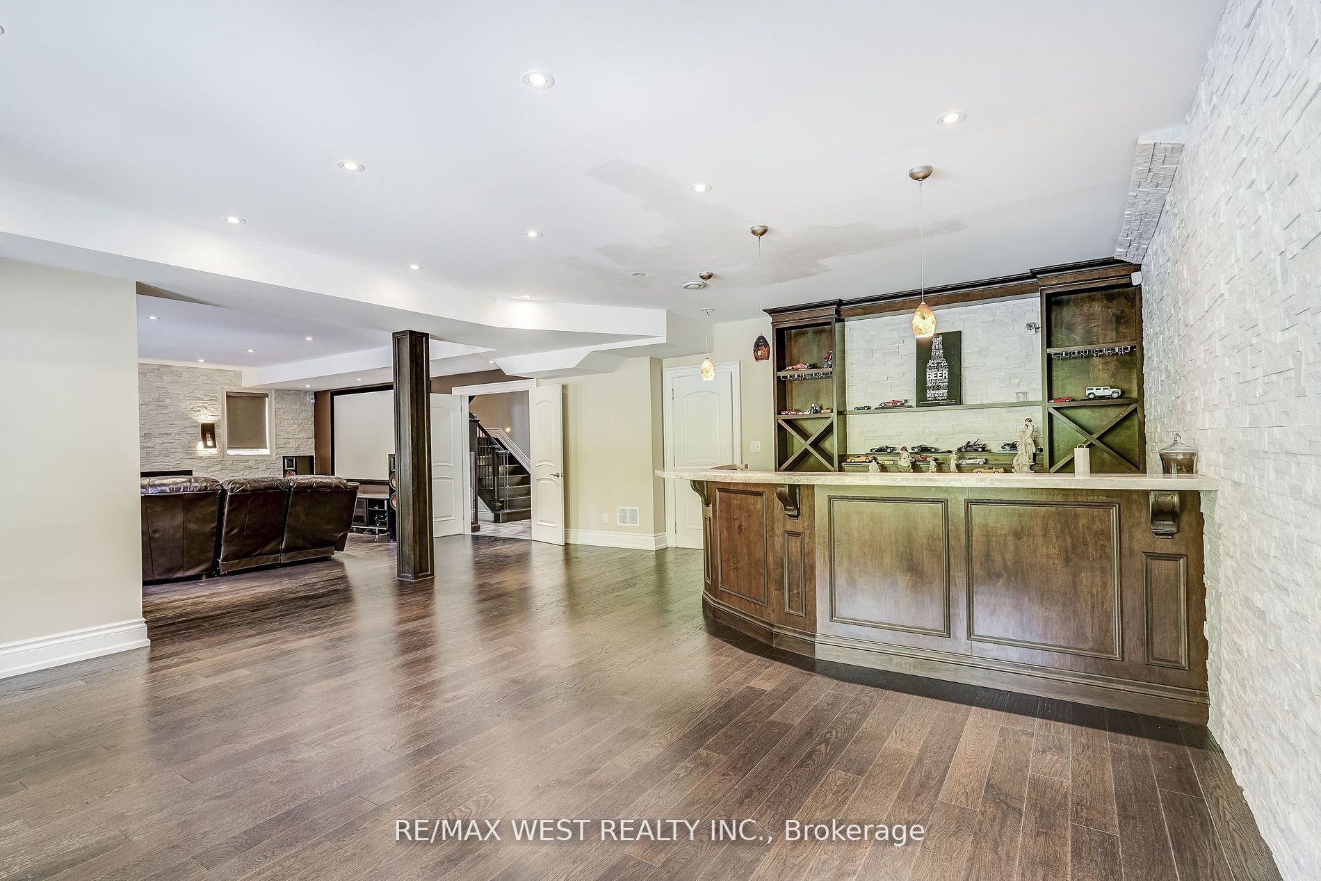16 Clairewood Crt