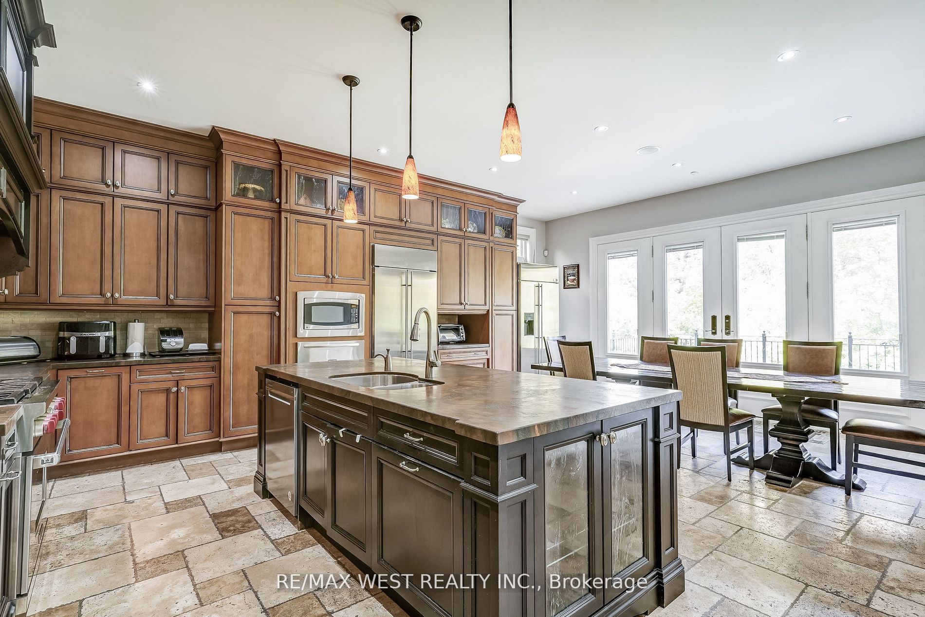 16 Clairewood Crt