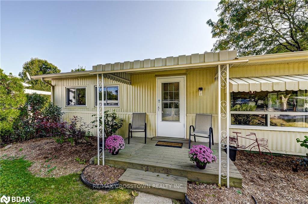 39 Flora Dr