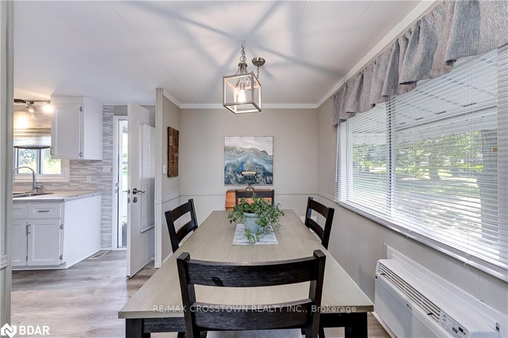 39 Flora Dr