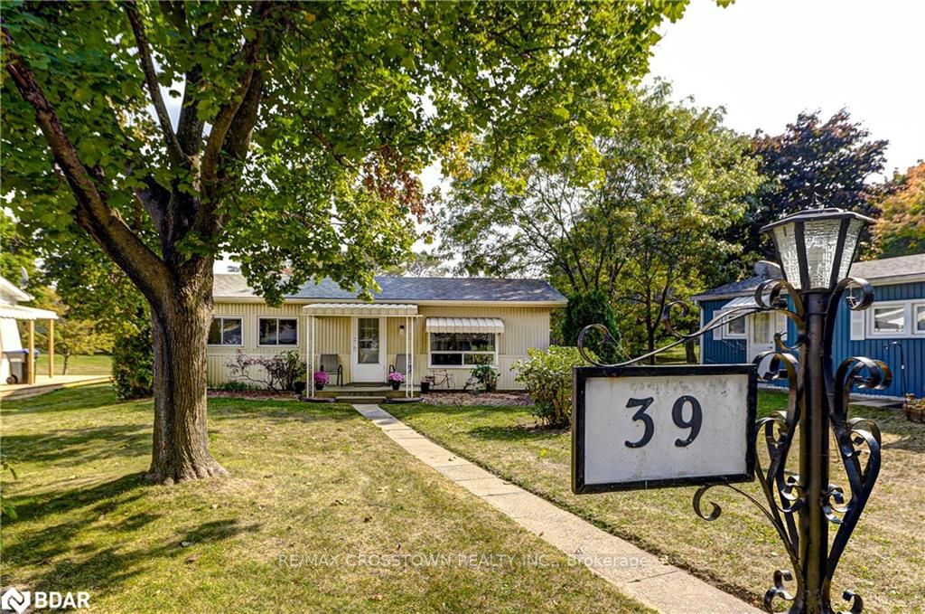 39 Flora Dr