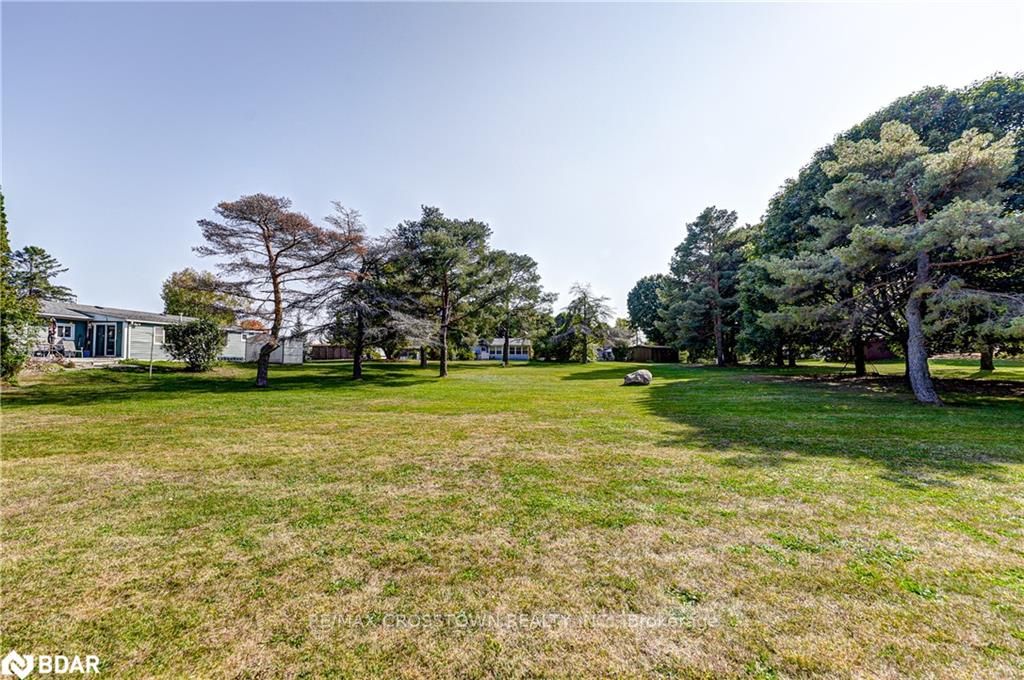 39 Flora Dr
