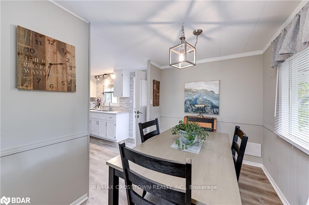 39 Flora Dr