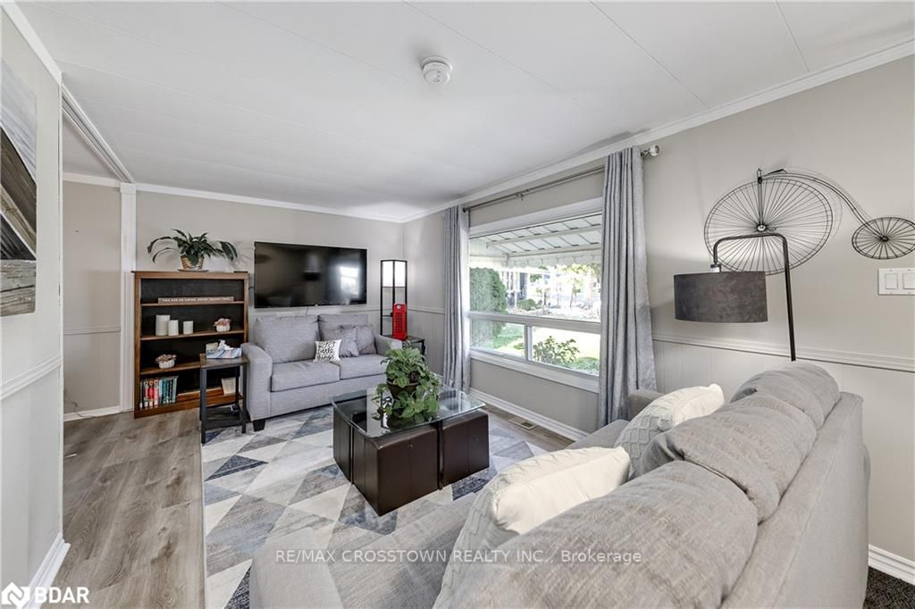 39 Flora Dr