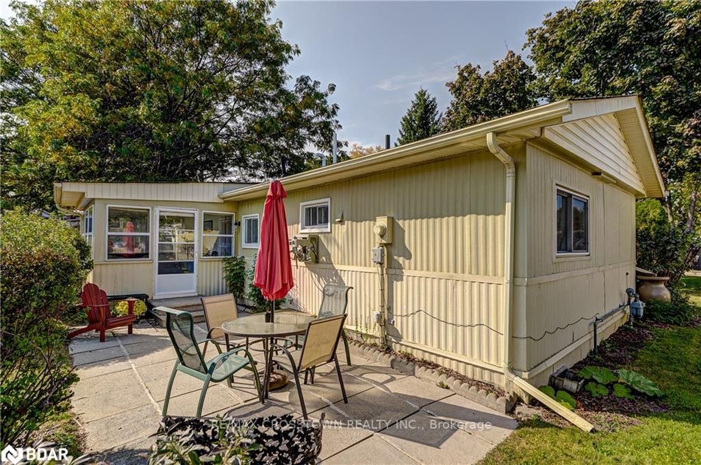 39 Flora Dr