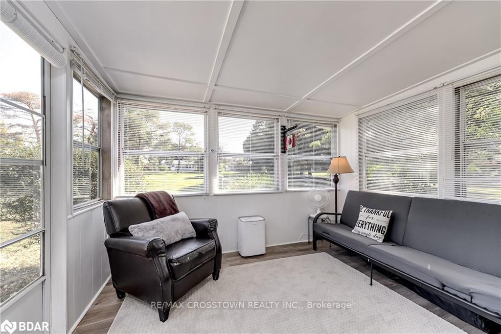 39 Flora Dr