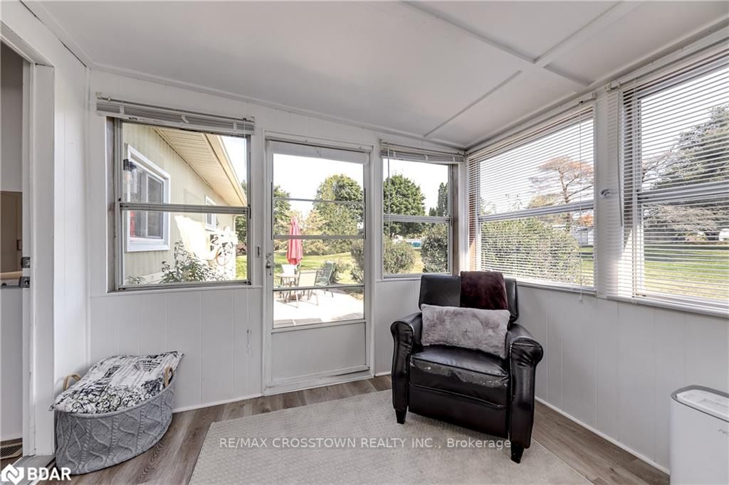 39 Flora Dr
