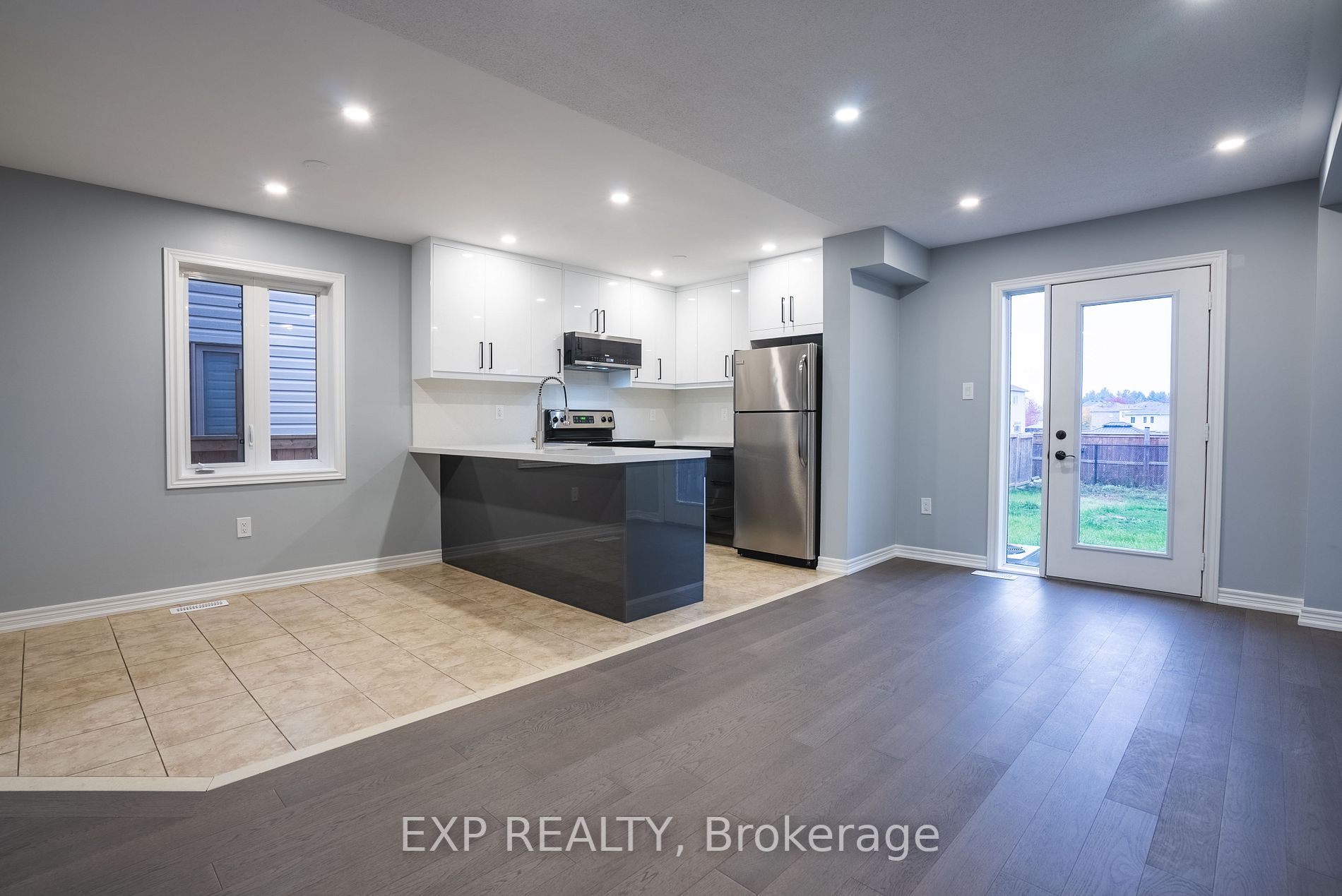 18 Admiral Cres