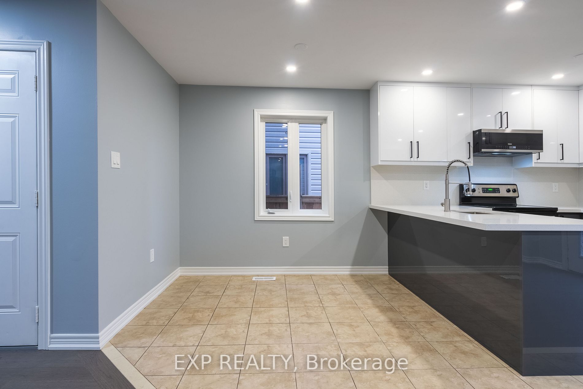 18 Admiral Cres