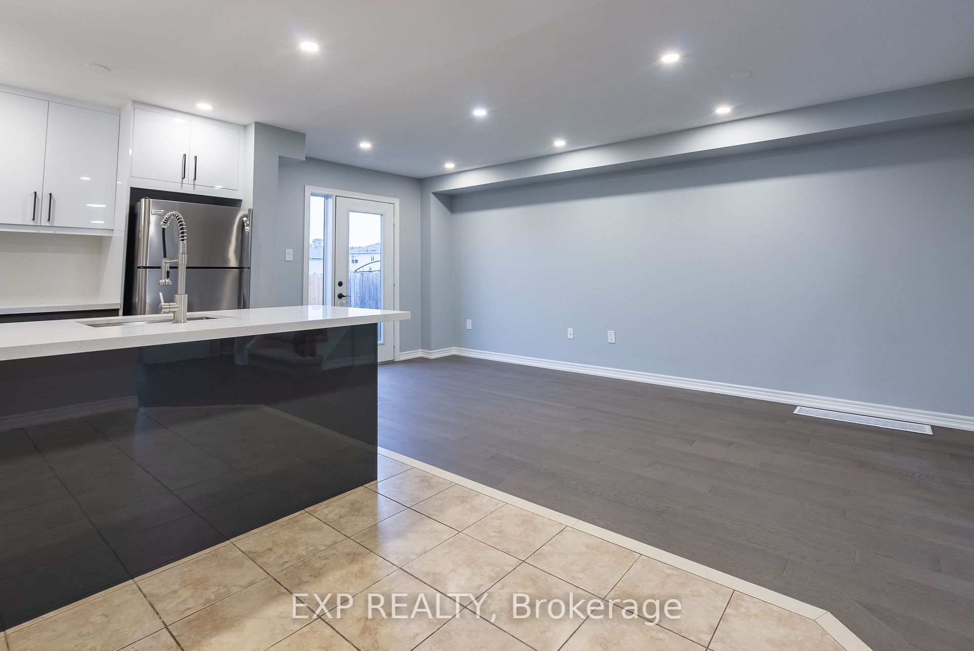18 Admiral Cres